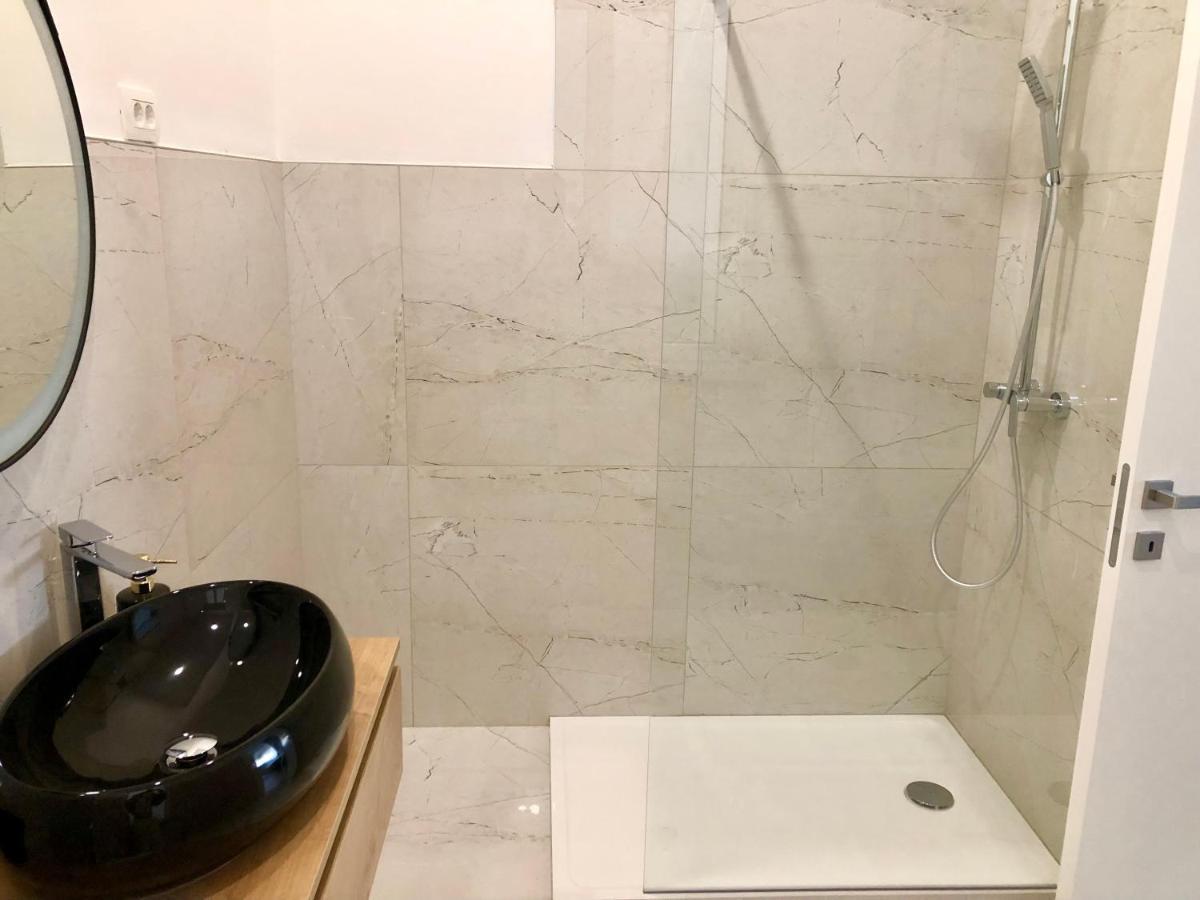 Hedone City Luxury Apartments With Free Parking Пула Экстерьер фото